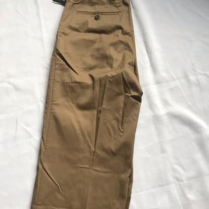 NEW Dockers 32 * 34 Khaki Pants